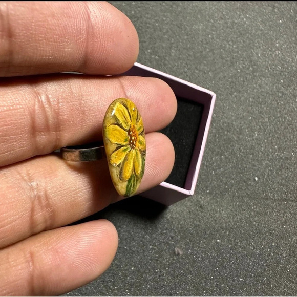 Hand Painted Artisan Rock Sunflower Painting Ring Signed By Artist Adjustable - Picture 4 of 7